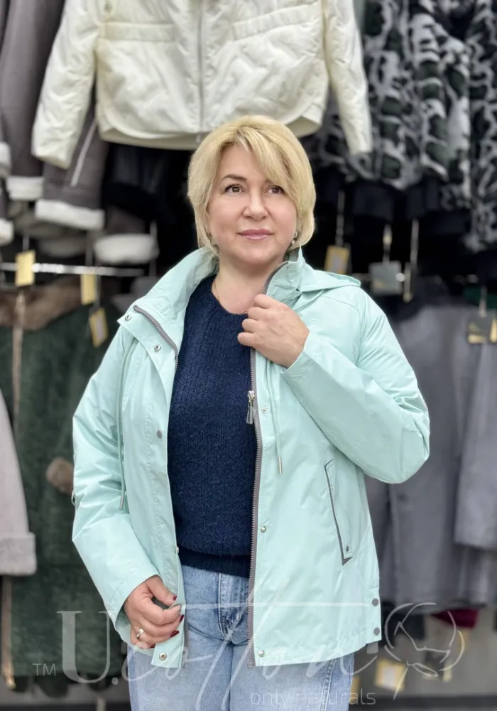 Вітровка жіноча plus size з водовідштовхувальної плащівки 1183 Лазуровий Крокус 