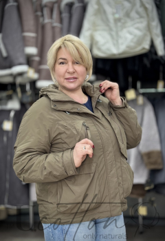 Демісезонна жіноча куртка з великими кишенями та капюшоном 2914 Шляхетний Хакі